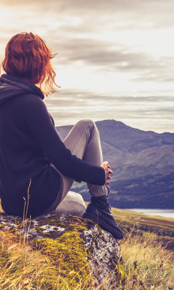 Mindfulness Reducción de estrés mujer en contemplacion mindfulness