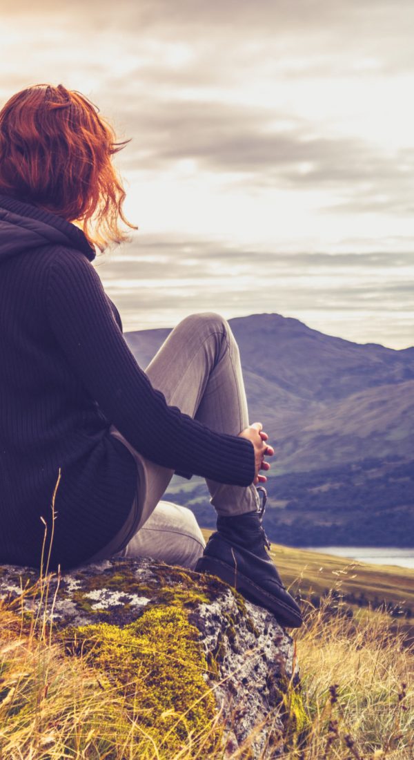 Mindfulness Reducción de estrés mujer en contemplacion mindfulness